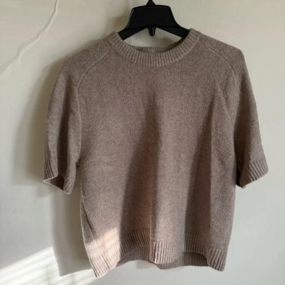 🆕 The A&F Madeline Crew Sweater Tee - Picture 4 of 7